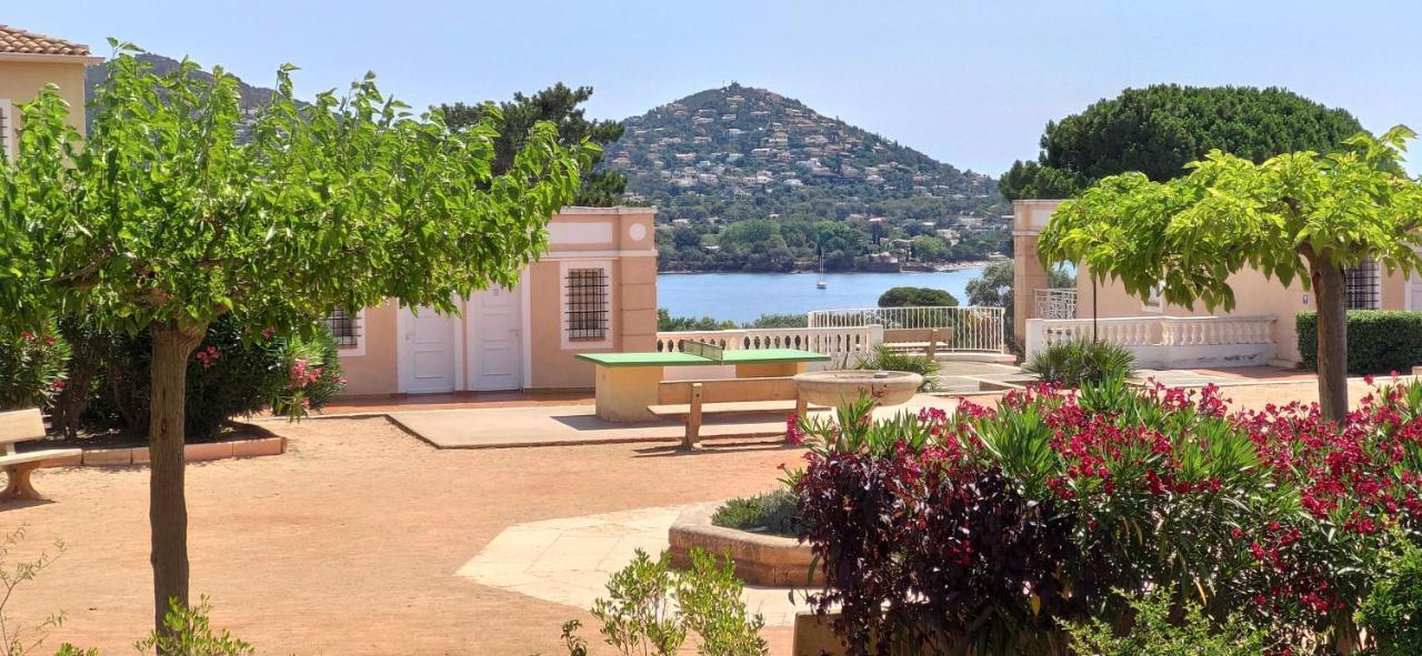 Cap Esterel T2 1ch 4-5p Rez-de-Jardin Vue Mer, Piscine, Parking et Ménage inclus, WIFI gratuit Saint-Raphaël Buitenkant foto